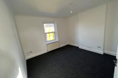 2 bedroom maisonette to rent, Barrack Road, Christchurch, BH23