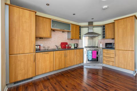 3 bedroom flat to rent, Portland Gardens, The Shore, Edinburgh, EH6