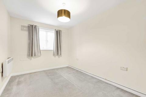 2 bedroom flat for sale, Newcombe Gardens, Hounslow TW4