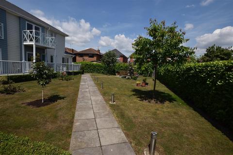 1 bedroom retirement property for sale, Hamilton Court Long Road, Canvey Island SS8