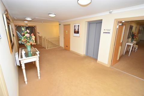 1 bedroom retirement property for sale, Hamilton Court Long Road, Canvey Island SS8