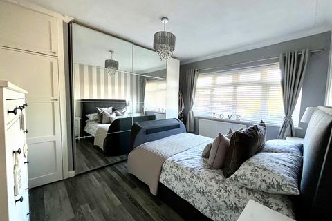 8 Garrison Lane, Chessington, KT9 2LB