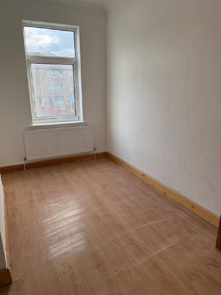 Bedroom 2 pic b