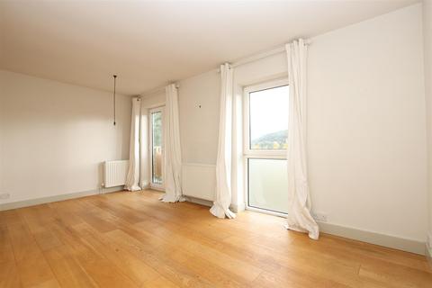 2 bedroom flat to rent, Upper East Hayes, Bath BA1