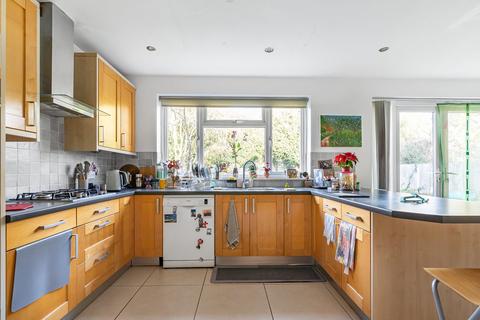 4 bedroom detached house to rent, Greenlands Road, Staines-upon-Thames, TW18