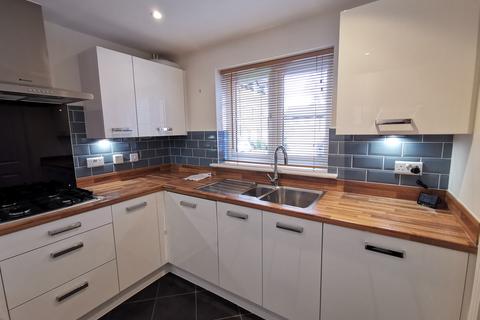 3 bedroom terraced house to rent, Pearl Brook Avenue, Stafford, ST16 3WJ