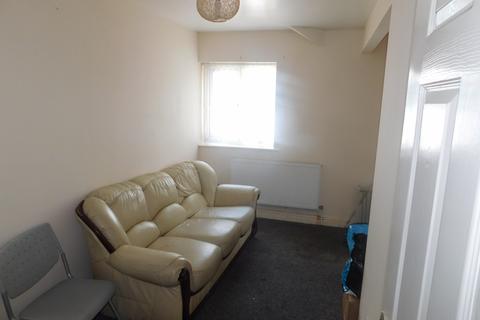 3 bedroom flat to rent, Langworthy Road, Salford M6