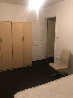 3 bedroom flat to rent, Langworthy Road, Salford M6