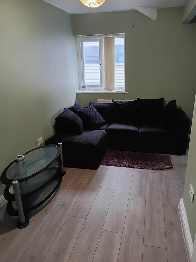Available 3 Bedroom Flat above a shop in Langwort