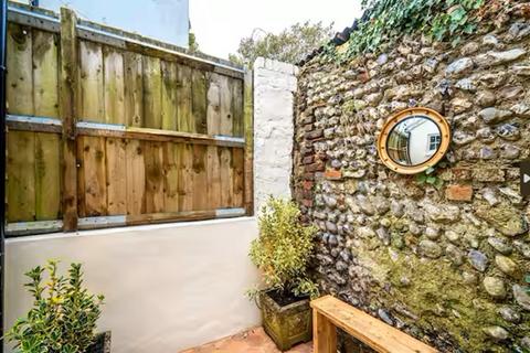 1 bedroom cottage to rent, Upper Rock Gardens Brighton BN2