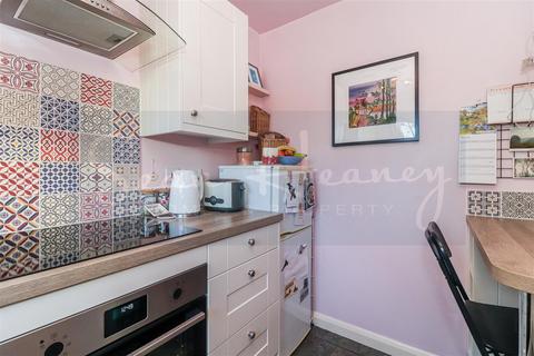 1 bedroom flat for sale, Wood Street, Barnet EN5