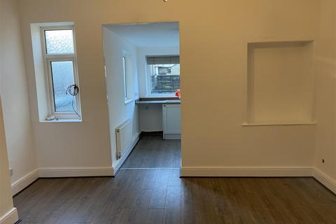 3 bedroom terraced house to rent, Varley Street, Colne