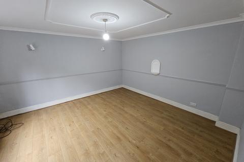 1 bedroom maisonette to rent, 114-116 Old Bedford Road, Luton LU2