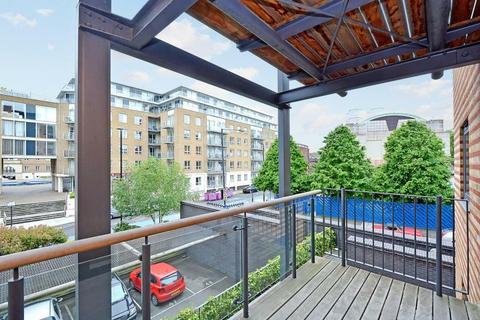 2 bedroom flat to rent, Medland House, London E14