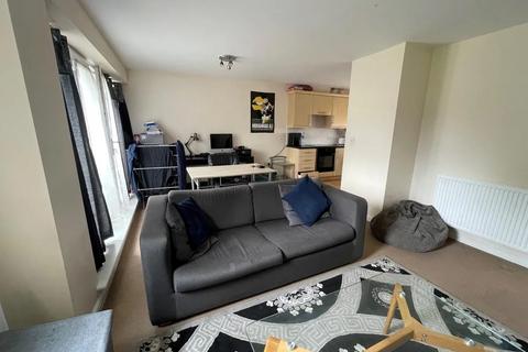 2 bedroom flat to rent, Park Avenue, Mitcham, CR4