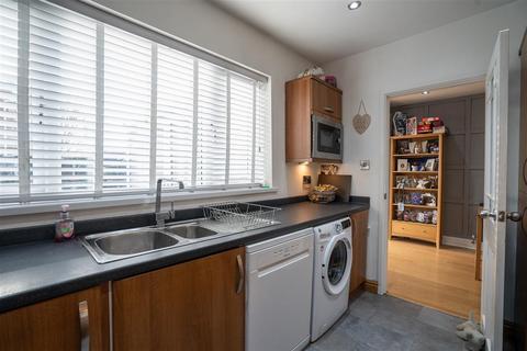 3 Willow Close, Kingsbury, Tamworth, B78 2JP