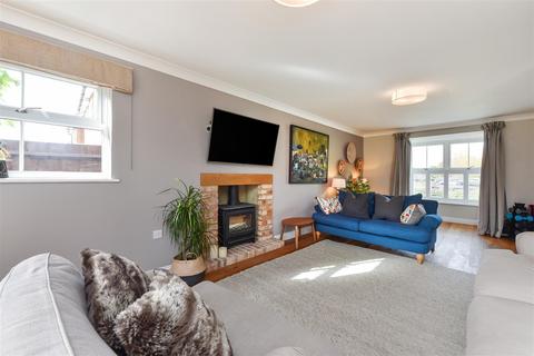 12 Canada Way, Liphook, GU30 7TD