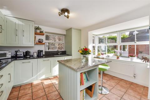 12 Canada Way, Liphook, GU30 7TD