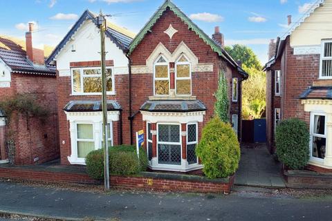 3 bedroom semi-detached house to rent, Bristol Road, Ilkeston, Derbyshire, DE7 5HD