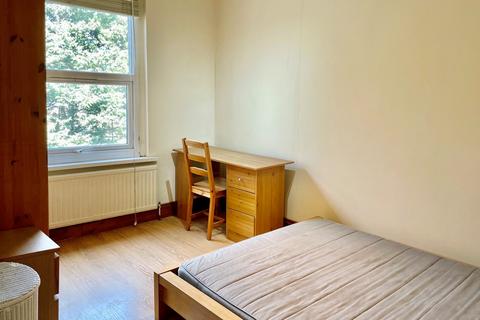 3 bedroom flat to rent, Blythe Road, London W14