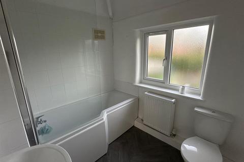 3 bedroom semi-detached house to rent, Crosthwaite Avenue, Wirral