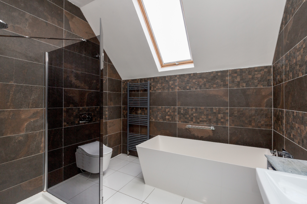 6 Bathrooms in total