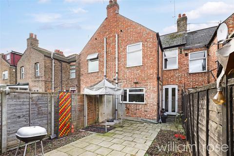 2 bedroom terraced house for sale, Crescent Road, London E10