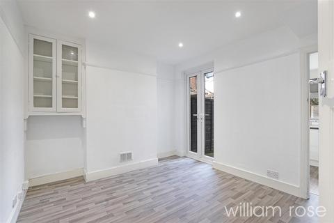 2 bedroom terraced house for sale, Crescent Road, London E10