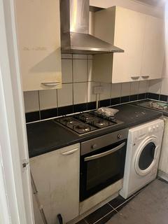 2 bedroom flat to rent, Ilford, IG1