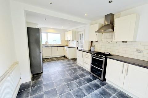 3 bedroom semi-detached house to rent, Rainsough Avenue, Prestwich, M25