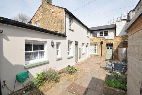 2 bedroom cottage to rent, Tomsons Passage Ramsgate CT11