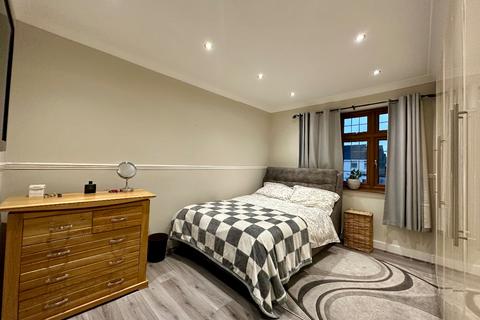 39 Crowlands Avenue, Romford, RM7 9JA