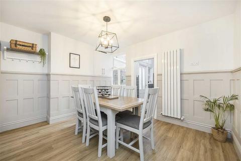 4 bedroom house for sale, York Road, Teddington TW11