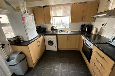 5 bedroom terraced house to rent, Dogfield Street, Cathays, Cardiff