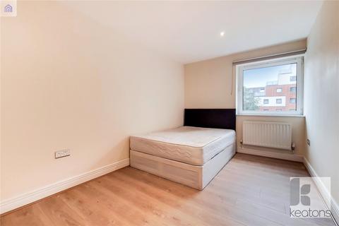 3 bedroom flat to rent, Wards Wharf Approach, London, E16