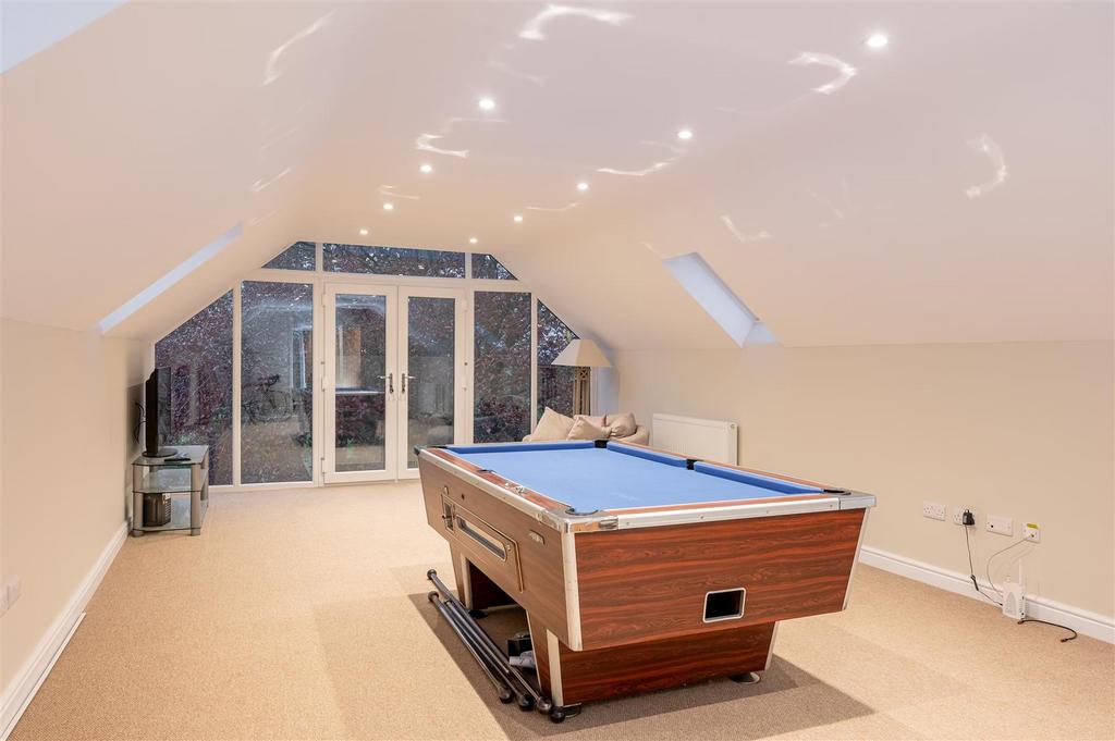 Games Room (over garage)