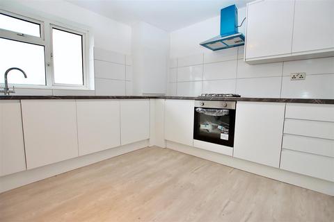 3 bedroom flat to rent, Stratfield Road, Borehamwood