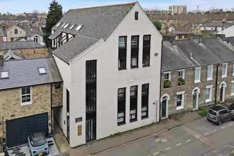 1 bedroom maisonette for sale, Eden Street, Cambridge.