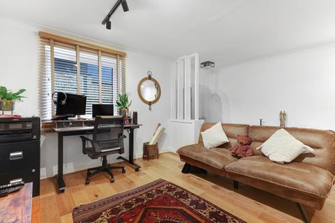 1 bedroom maisonette for sale, Eden Street, Cambridge.