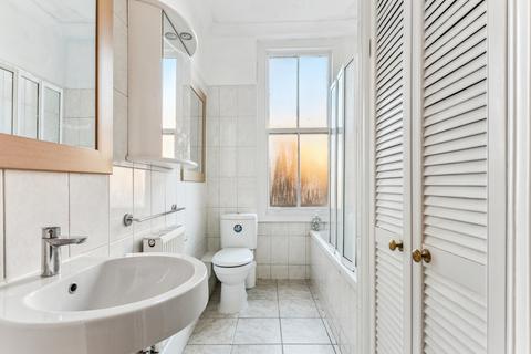 3 bedroom flat for sale, Sutton Court, Fauconberg Road, London