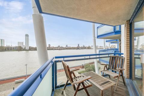 2 bedroom flat for sale, Apollo Building, 1 Newton Place, London