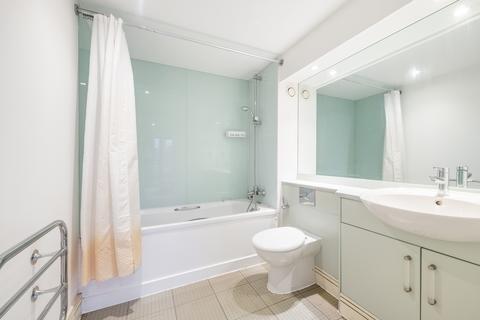 2 bedroom flat for sale, Apollo Building, 1 Newton Place, London