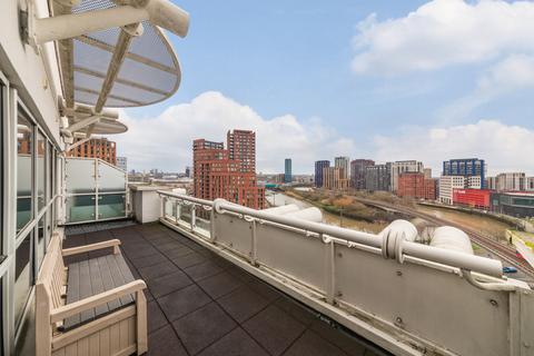 2 bedroom flat for sale, Switch House, 4 Blackwall Way, London