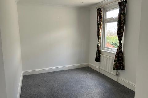 2 bedroom maisonette to rent, Portsmouth Road, Southampton