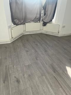 2 bedroom flat to rent, Ilford, IG1