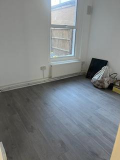 2 bedroom flat to rent, Ilford, IG1