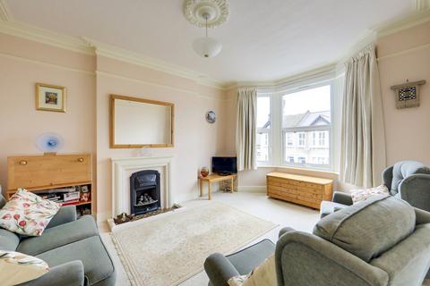 3 bedroom flat for sale, Theodore Road, Hither Green , London, SE13