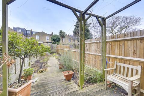 3 bedroom flat for sale, Theodore Road, Hither Green , London, SE13