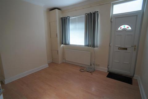 2 bedroom terraced house to rent, Dickinson Terrace, Featherstone, Pontefract