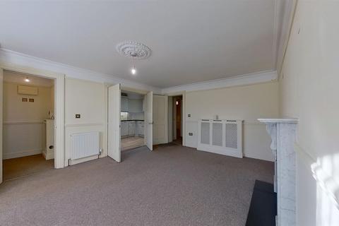 2 bedroom flat to rent, Marine Crescent, Folkestone